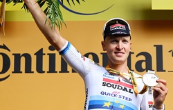 Tim Merlier thắng chặng 3 cuộc đua xe đạp Tour de France 2025 khi Áo vàng chặng đầu Philipsen bỏ cuộc do tai nạn