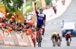 Savvar Novikov lần đầu thắng chặng ở Cuộc đua xe đạp Cúp Truyền hình TPHCM 2024