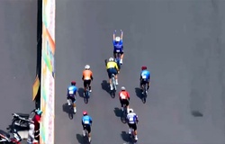 Đi sau nhưng về trước, Martin Laas giành thắng chặng 13 trước Petr Rikunov ở Cuộc đua xe đạp Cúp Truyền hình TPHCM 2024