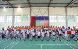 Liên đoàn Xe đạp – Mô tô TPHCM tặng quà rèn luyện thể chất cho học sinh, VĐV tại thành phố Điện Biên Phủ