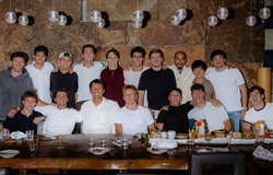 Max Verstappen trần tình vụ "quên" trả tiền bữa tối cho dàn tay đua F1: "Tại tôi mải uống Gin Tonic"