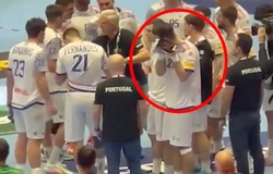 Biết tiếng Na Uy và dùng iPad, cầu thủ bóng ném Bồ Đào Nha gây tranh cãi dữ dội vì hành vi do thám đối thủ