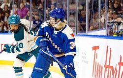 Ban tổ chức Thế vận hội Mùa đông bảo vệ các sân khúc côn cầu trên băng bị chỉ trích gay gắt về điều kiện thi đấu