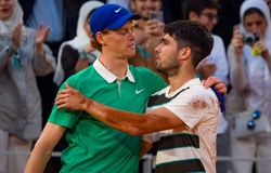Carlos Alcaraz tiết lộ bí quyết chiến thắng ngoạn mục trước Jannik Sinner tại giải quần vợt Roland Garros 2025