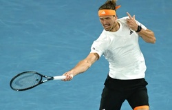 Zverev dội "mưa Ace" hạ gục hiện tượng Learner Tien, thẳng tiến vào bán kết quần vợt Úc mở rộng