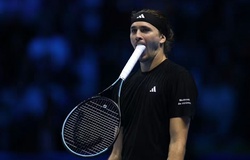 Alexander Zverev tỏ ra khó chịu với câu hỏi sau khi thua Jannik Sinner ở giải quần vợt ATP Finals 2025