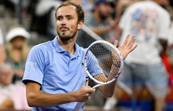 Daniil Medvedev "giải mã" Carlos Alcaraz: Khi bản lĩnh kinh nghiệm đánh bại sức trẻ tại quần vợt Indian Wells 2026