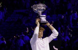 Jannik Sinner nhanh chóng sánh ngang Nadal và chỉ còn kém Djokovic với Federer ở hạng mục quần vợt nào?