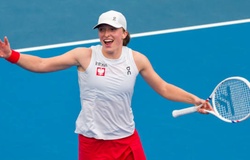 Iga Swiatek dễ dàng tiến vào vòng 3 giải quần vợt Úc mở rộng với chiến thắng ấn tượng trước Marie Bouzkova