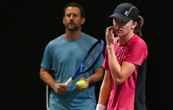 Iga Swiatek chia tay HLV quần vợt Wim Fissette sau thất bại tại Miami: Khi "cuộc chạy marathon" cần một lộ trình mới