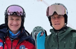 Sao quần vợt đón Giáng sinh: Swiatek lộng lẫy đi tiệc, Sinner đi trượt tuyết...