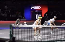 Giải quần vợt WTCC: Iga Swiatek, Valentin Vacherot thất bại trong lần đầu ghép đôi nam nữ