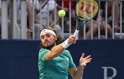 Tsitsipas bực tức vì những cú giao bóng dưới cánh tay khiến anh bị loại khỏi giải quần vợt US Open 2025