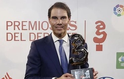 Rafael Nadal nhận giải Người cha tuyệt vời nhất và hướng đến kỷ lục tennis mùa 2023