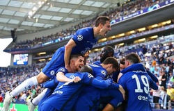 Chelsea vô địch Champions League nhờ mặc áo đấu cũ?