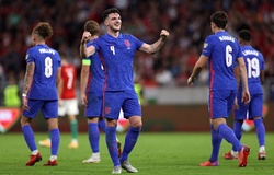 Ngôi sao tuyển Anh chọc tức CĐV Hungary bằng chiếc cốc nhựa