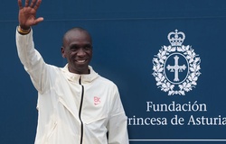 “Vua marathon” Eliud Kipchoge chính thức lên tiếng về kỷ lục thế giới của Kelvin Kiptum