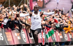 Giành vô số danh hiệu, phá nhiều kỷ lục, tại sao bây giờ Eliud Kipchoge mới dự Boston Marathon?