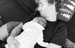 Griezmann đón đứa con thứ ba với sự bất thường kỳ lạ