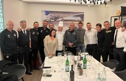 Mourinho khao bữa tối thịnh soạn sau chiến thắng của Roma