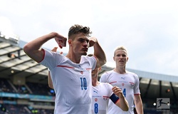 Người hùng Patrik Schick “đổ máu” để đổi lấy phạt đền cho CH Séc
