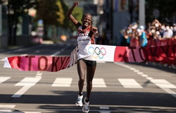 Peres Jepchirchir giúp Kenya nối dài chuỗi thống trị marathon nữ Olympic