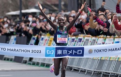 Cô gái châu Phi nặng 45kg vô địch giải chạy nhãn bạch kim Tokyo Marathon 2023