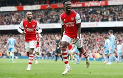 Saka giúp Arsenal chấm dứt 560 phút đau khổ trước Man City