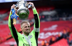 Schmeichel tỏa sáng cùng Leicester để tái hiện thành công của cha 