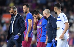 Barca lo lắng sau khi Aguero phải rời sân và nhập viện