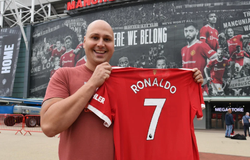 Ronaldo phá kỷ lục bán áo đấu sau khi MU công bố số áo 