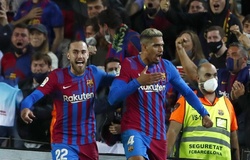 Hàng thủ Barca có tuổi trung bình chưa đầy 20 khi Pique ngồi dự bị