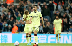 Arsenal mất quyền tự định đoạt số phận Top 4 sau khi thua liên tiếp