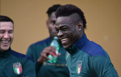 Balotelli tự tin cùng đẳng cấp với… Ronaldo và Messi