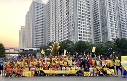 Hơn 100 thành viên nhóm chạy Times Runners phá giới hạn đường đua 10km