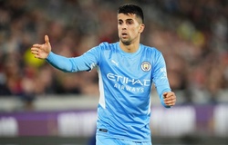 Hình ảnh hậu vệ của Man City bị trộm tấn công gây sốc