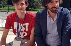 Con trai của HLV Pirlo bị trút giận và đe dọa trên mạng xã hội