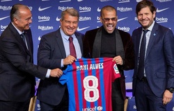 Tiền lương và điều khoản của Dani Alves với Barca gây ngạc nhiên