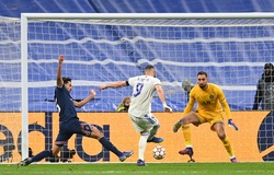 Tại sao trọng tài không thổi phạt Benzema ở bàn đầu tiên của Real?