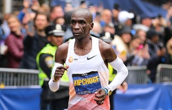 Eliud Kipchoge bị chỉ trích vì không trả lời báo giới sau thất bại ở Boston Marathon 2023