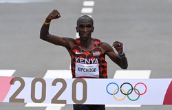 Eliud Kipchoge bảo vệ thành công HCV Olympic, không có kỷ lục marathon nam