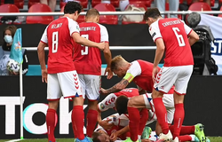 Eriksen phải hô hấp nhân tạo sau khi đột quỵ