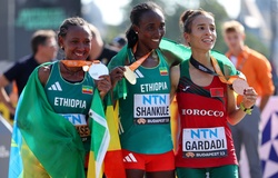 Đánh bại đối thủ Kenya, hai cô gái Ethiopia thắng lớn chạy marathon giải điền kinh thế giới 2023