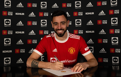 Chính thức: Bruno Fernandes nhận gấp đôi lương khi gia hạn với MU