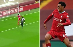 Hậu vệ Liverpool thoát bàn đá phản lưới nhà đáng xấu hổ