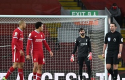 Alisson hai lần biến thành tội đồ khiến Liverpool thua đậm