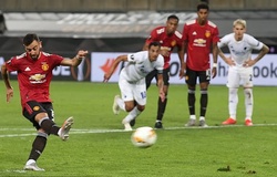 HLV MU khen ngợi Bruno Fernandes thay đổi cách sút phạt đền
