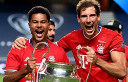 Ngôi sao Bayern khoe cơ bắp cuồn cuộn với chiếc cúp Champions League