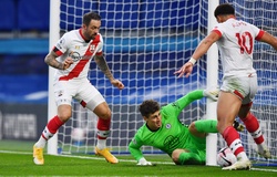 Thủ môn đắt nhất thế giới lại khiến CĐV Chelsea giận run người