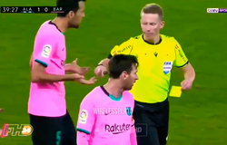 Messi may mắn thoát thẻ đỏ khi sút bóng thẳng vào trọng tài